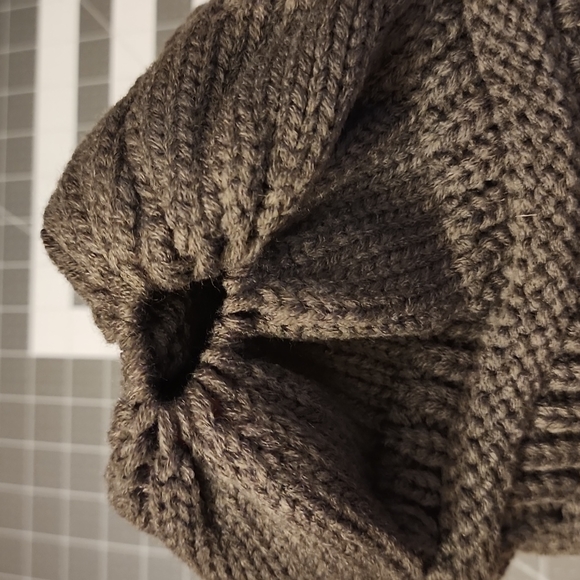 Knitted Beanie with Ponytail Exit ,Brand New - Picture 3 of 4